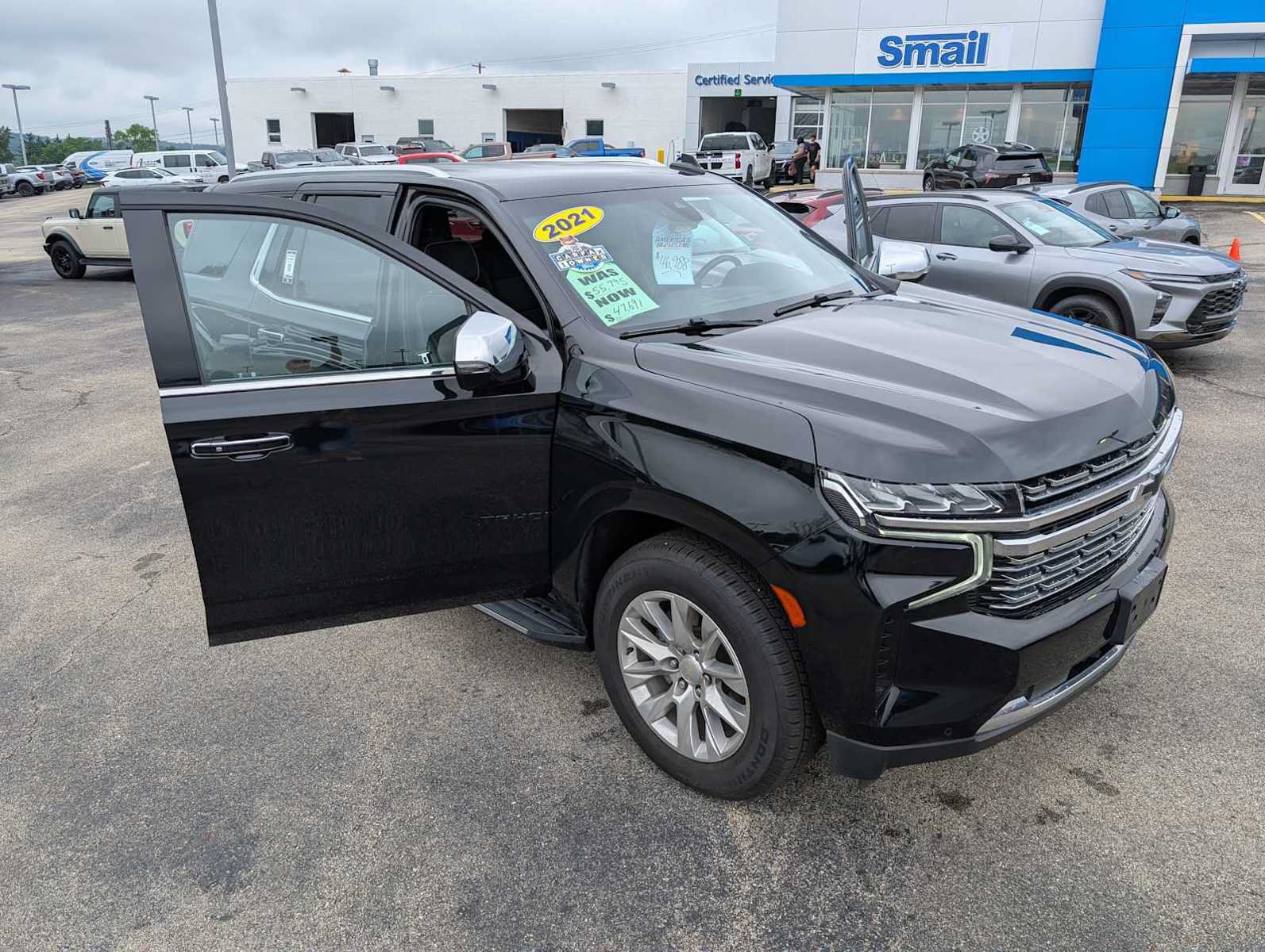 Used 2021 Chevrolet Tahoe Premier AWD/4WD image 17
