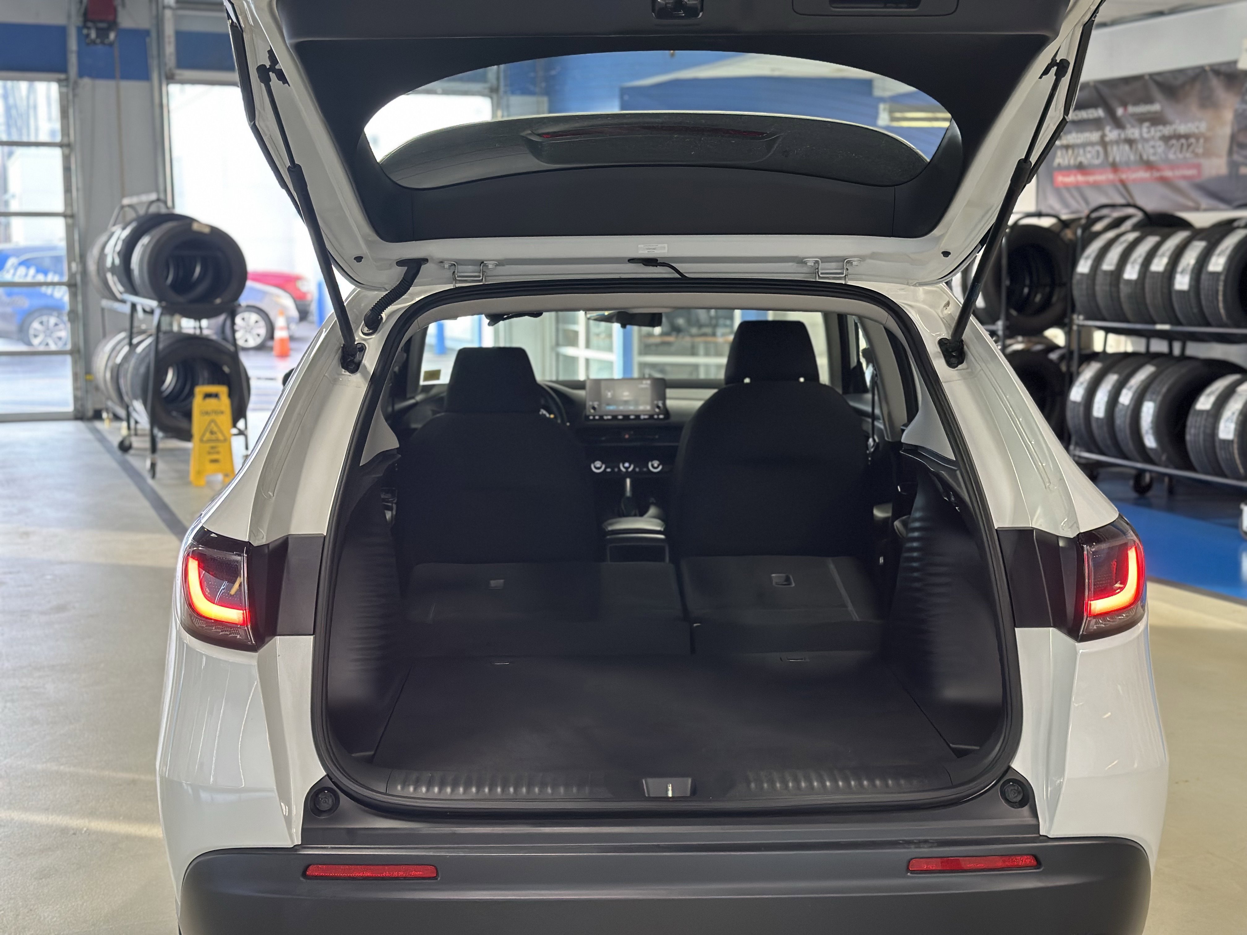 Used 2023 Honda HR-V LX image 6