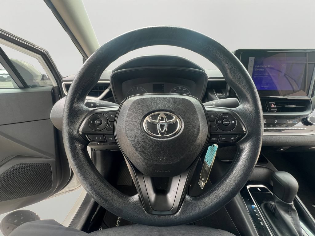 Used 2025 Toyota Corolla LE FWD image 12