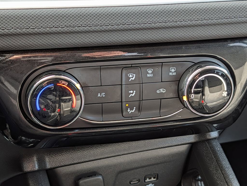 Used 2025 Chevrolet TrailBlazer LT FWD image 37