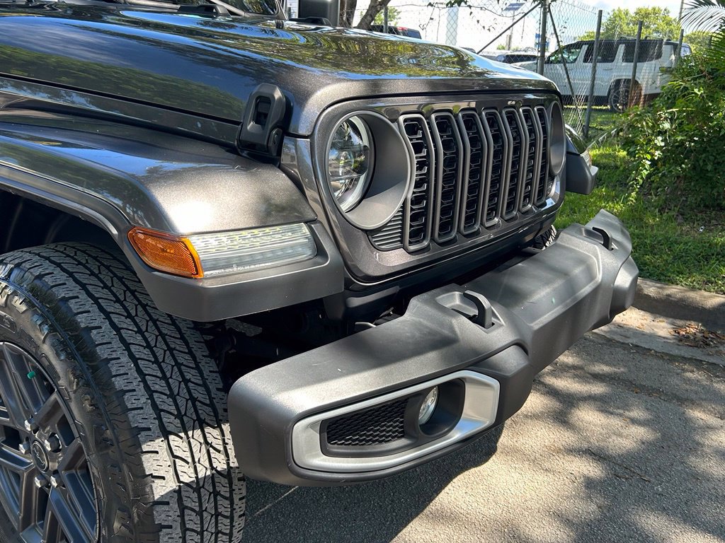 Certified 2025 Jeep Gladiator Sport AWD/4WD image 31