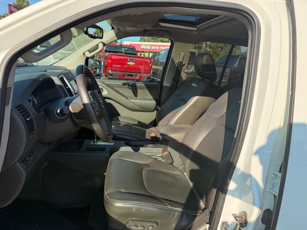 Used 2014 Nissan Frontier PRO-4X w/ Pro-4x Luxury Package image 9