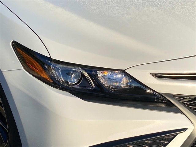 Used 2023 Toyota Camry SE image 4
