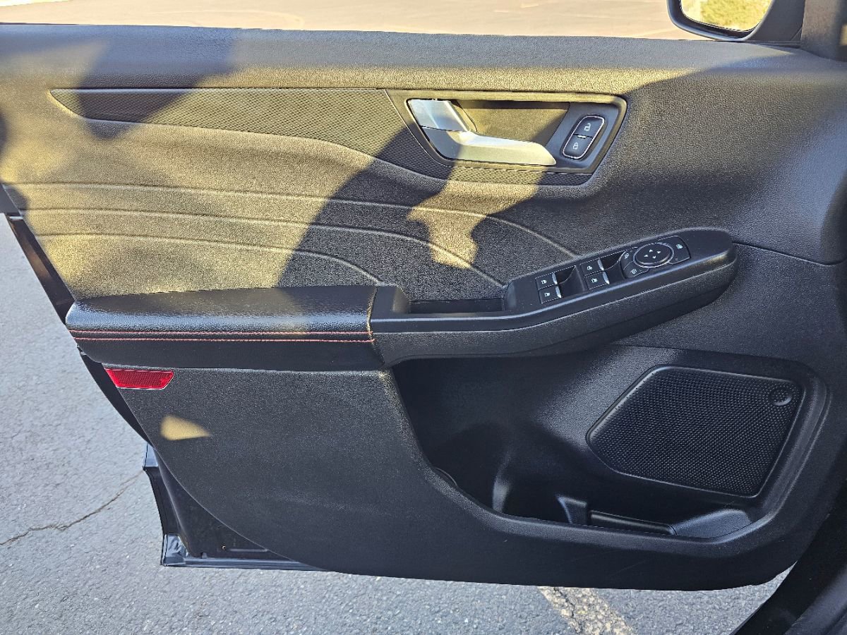 Used 2025 Ford Escape ST-Line Select image 33