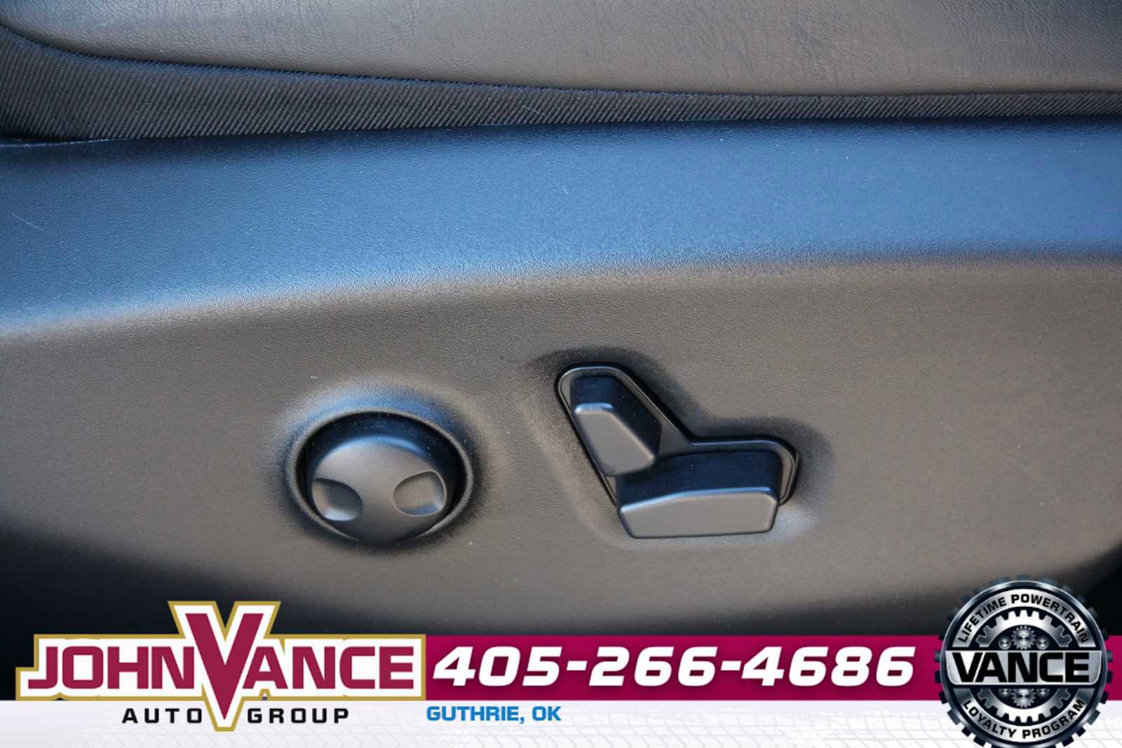 Used 2025 Chrysler Pacifica Limited FWD image 22