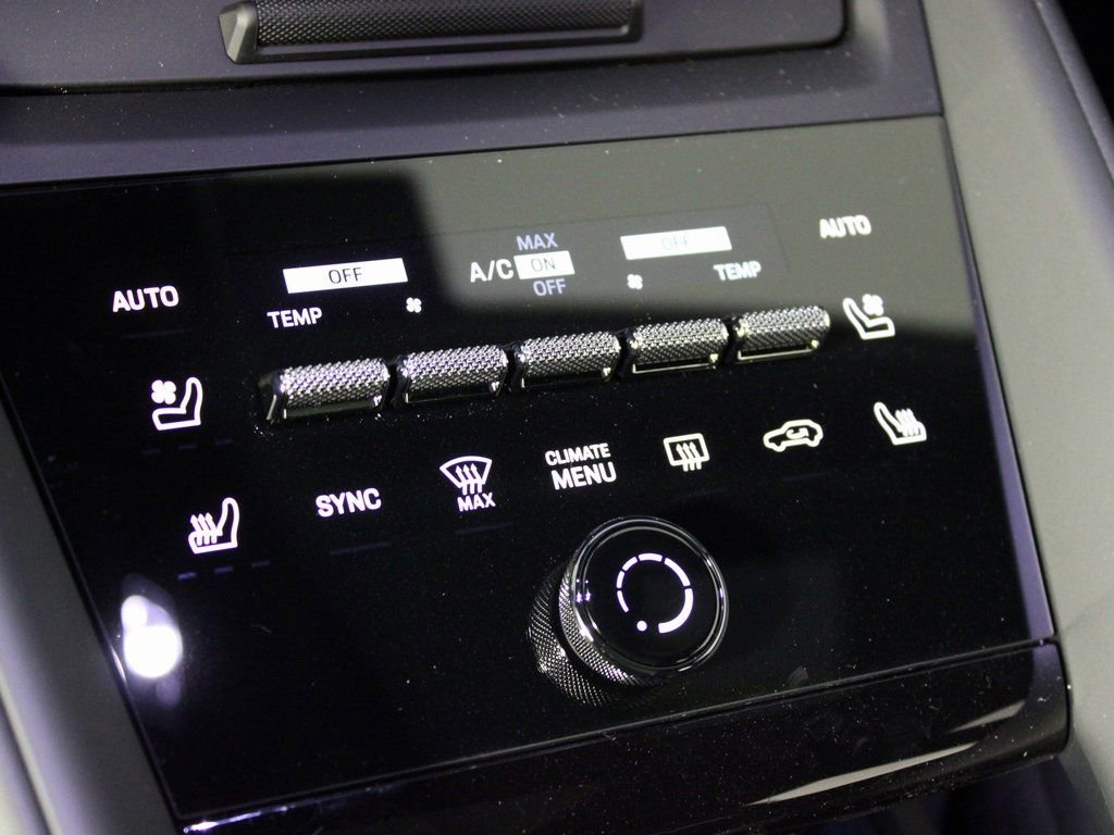 Certified 2025 Porsche Macan 4 Electric image 33