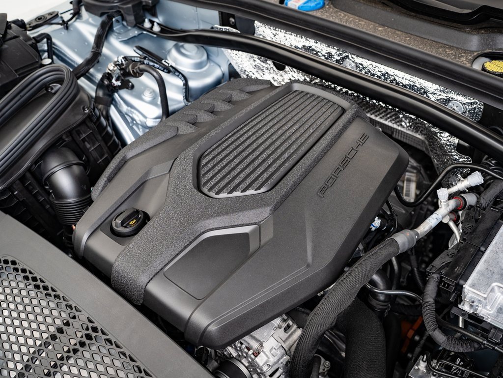 Used 2025 Porsche Macan image 36