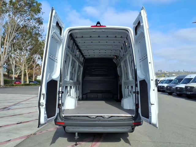 New 2025 Mercedes-Benz eSprinter 170 Cargo image 21