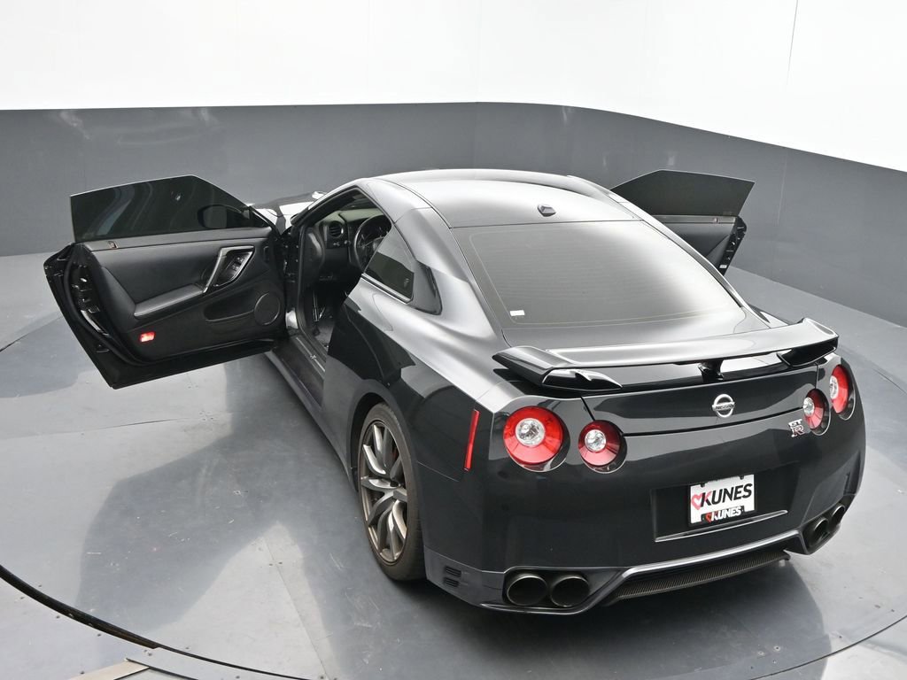 Used 2014 Nissan GT-R Premium image 59