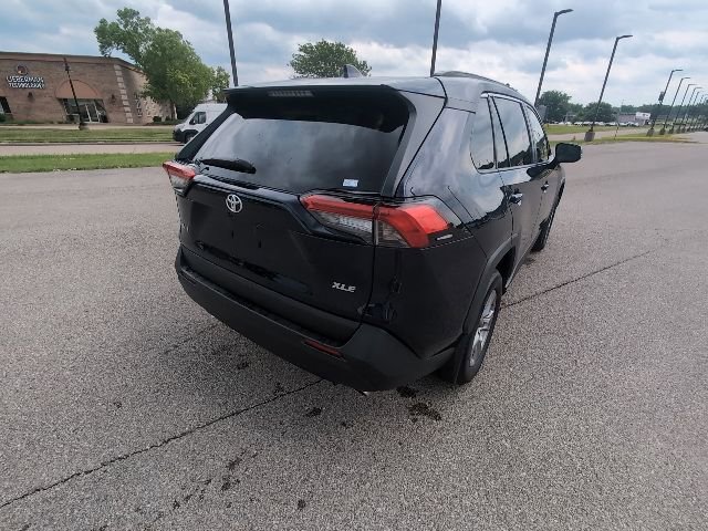 Used 2025 Toyota RAV4 XLE w/ Convenience Package FWD image 5