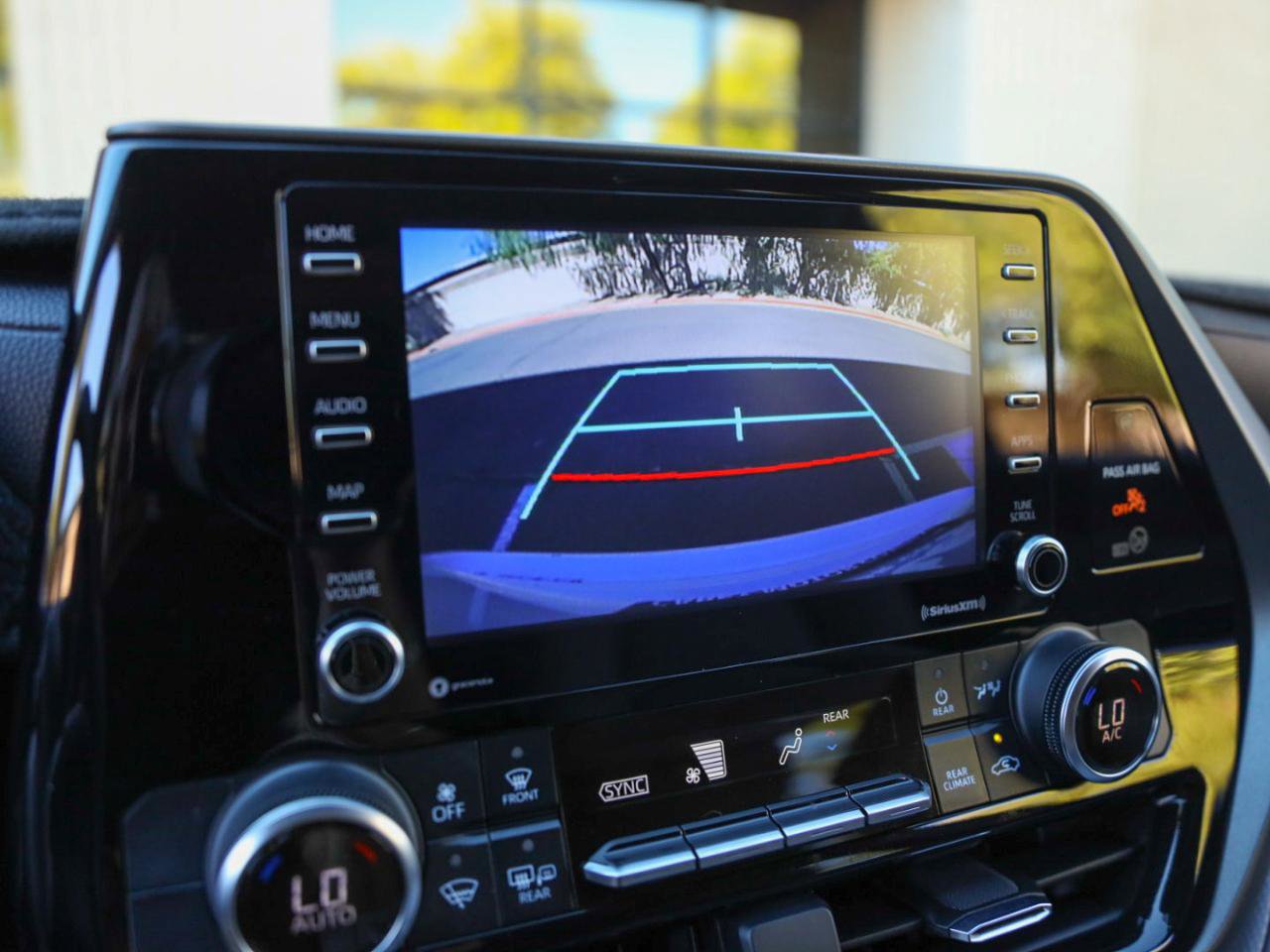 Used 2022 Toyota Highlander L image 31