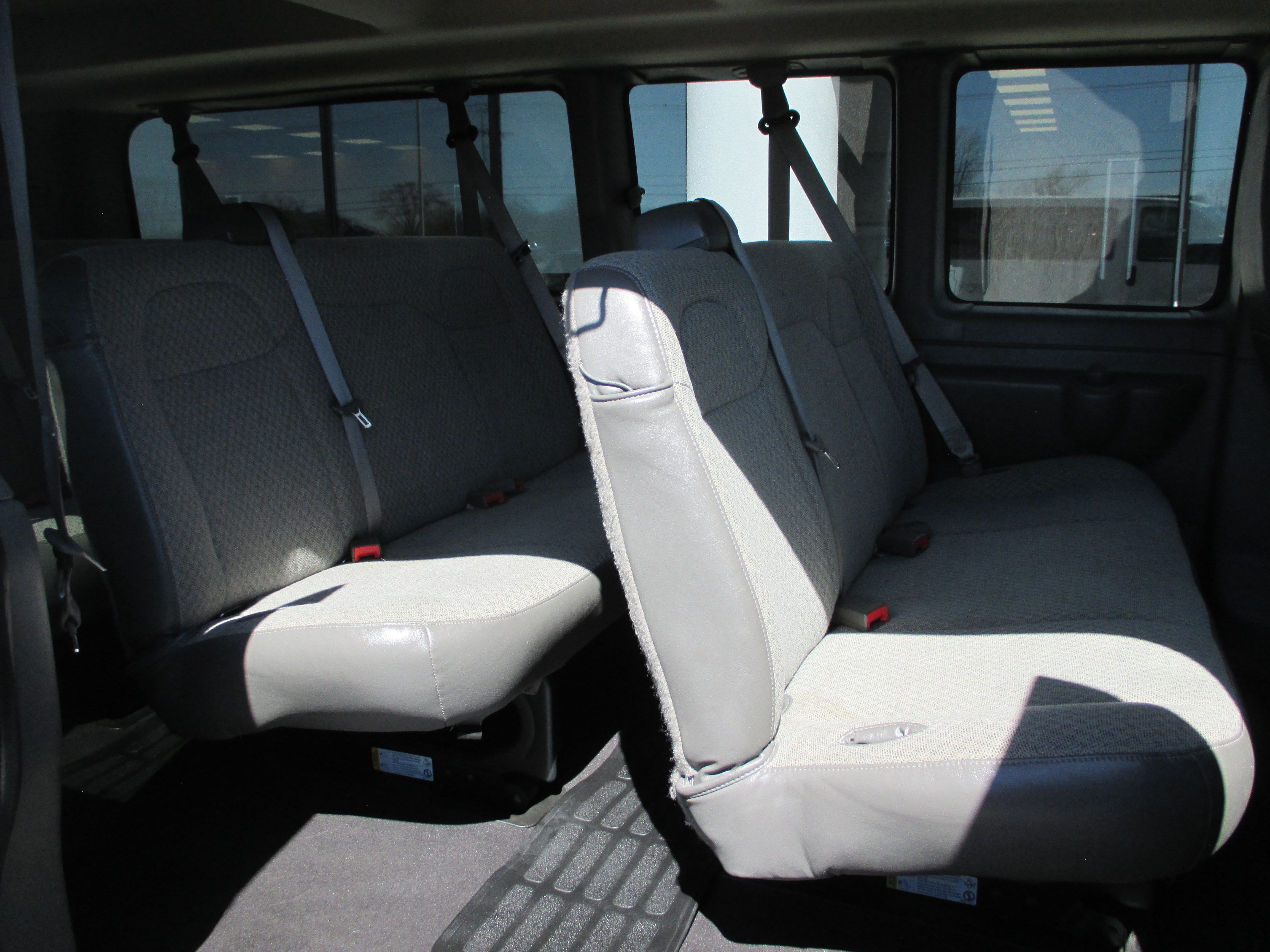 Used 2025 Chevrolet Express 3500 LS RWD image 10