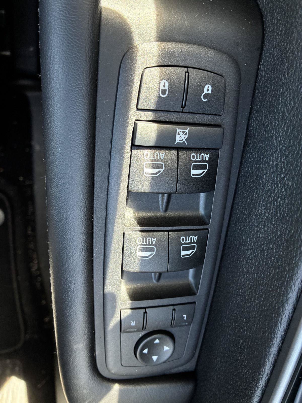 New 2027 Chrysler Pacifica Select AWD/4WD image 29