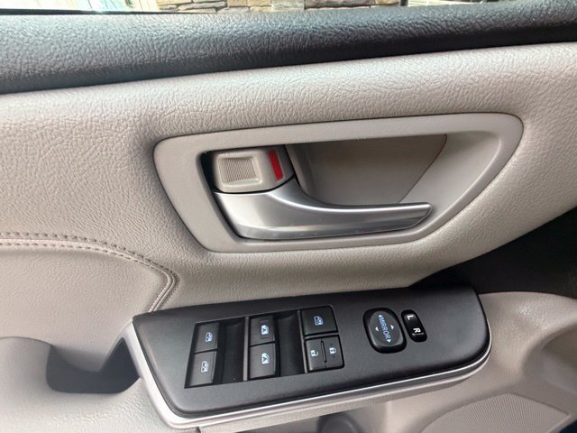 Used 2016 Toyota Camry XLE w/ Moonroof Package FWD image 33