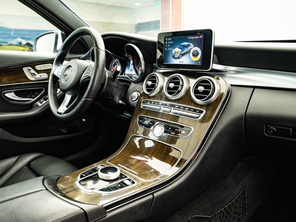 Used 2018 Mercedes-Benz C 300 4MATIC Sedan image 48