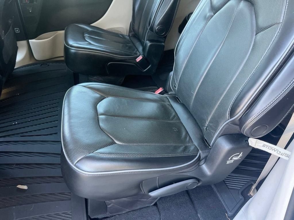 Used 2019 Chrysler Pacifica Limited FWD image 35