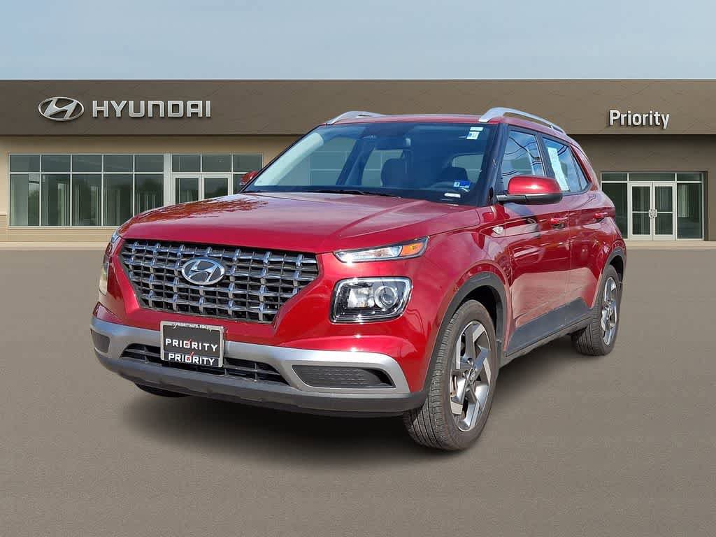 Certified 2025 Hyundai Venue SEL FWD image 1