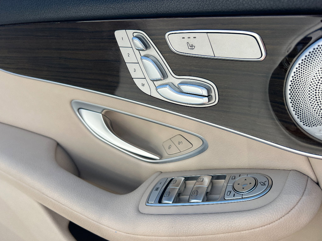 Used 2021 Mercedes-Benz GLC 300 4MATIC w/ Premium Package image 28