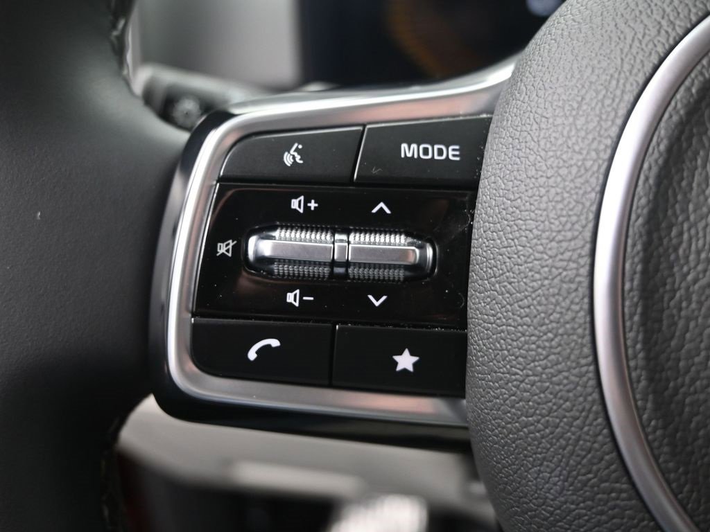 Certified 2025 Kia Sorento EX image 28