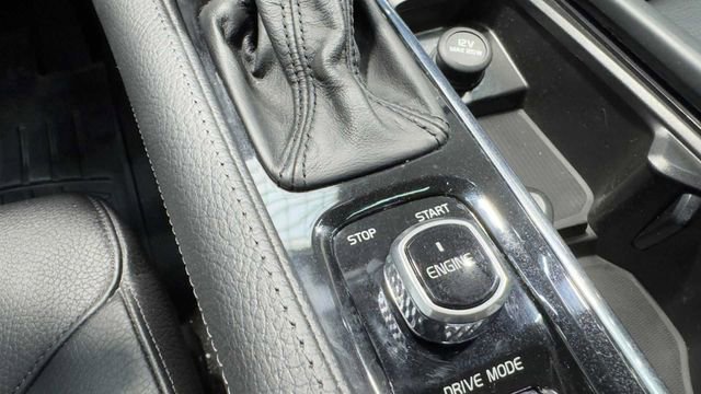 Used 2016 Volvo XC90 T6 Momentum w/ Momentum Plus Package image 18