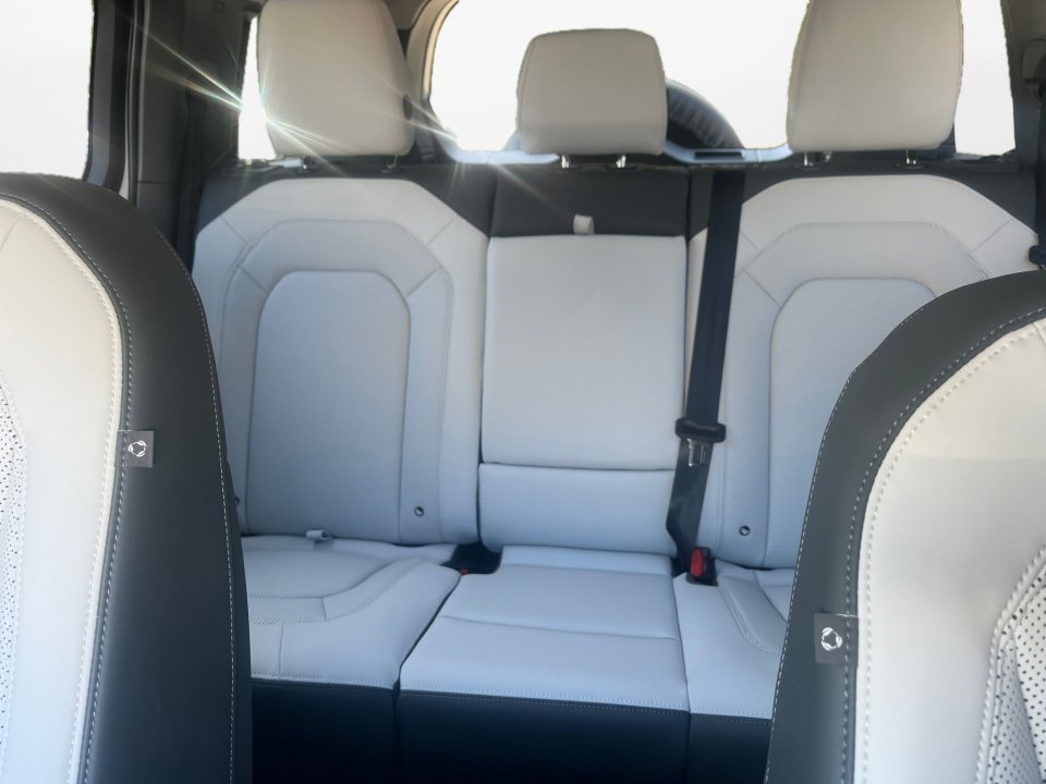 Used 2025 Land Rover Defender 110 S image 12