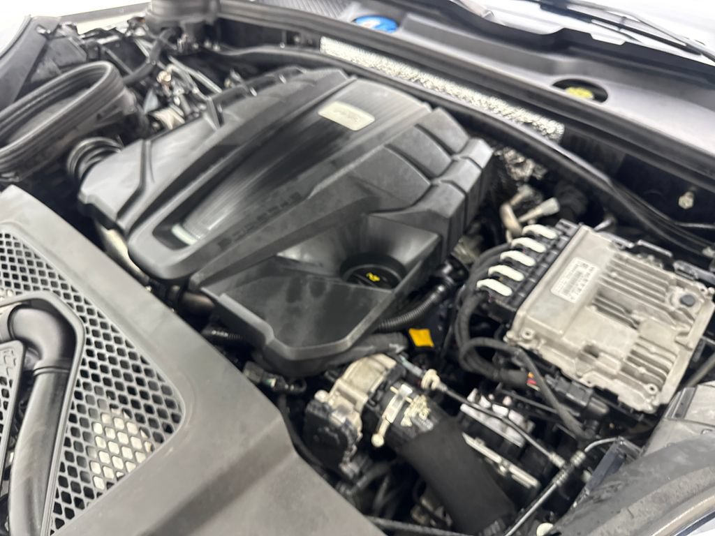 Used 2020 Porsche Macan Turbo AWD/4WD image 76