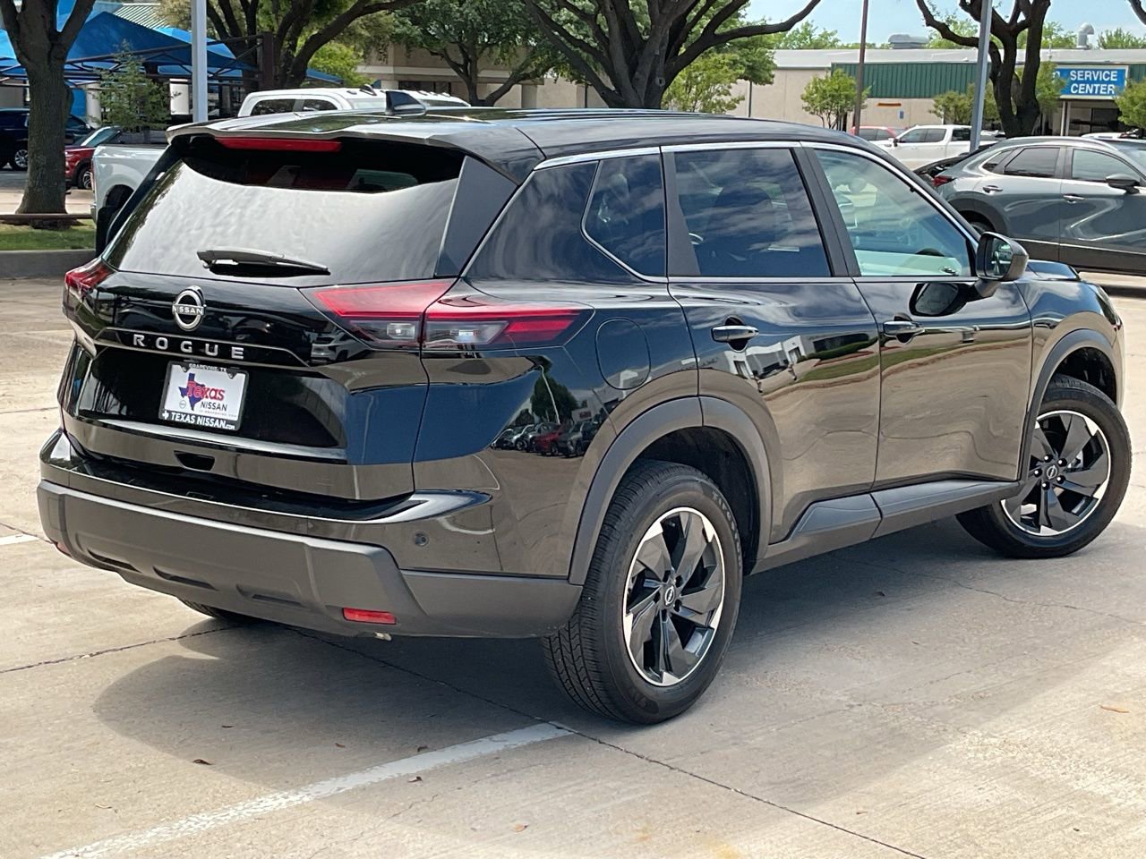 Used 2025 Nissan Rogue SV image 5