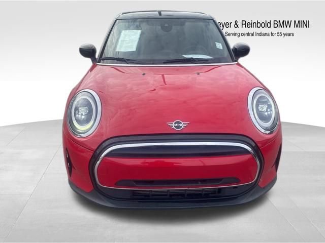 Used 2022 MINI Cooper 4-Door Hardtop image 2