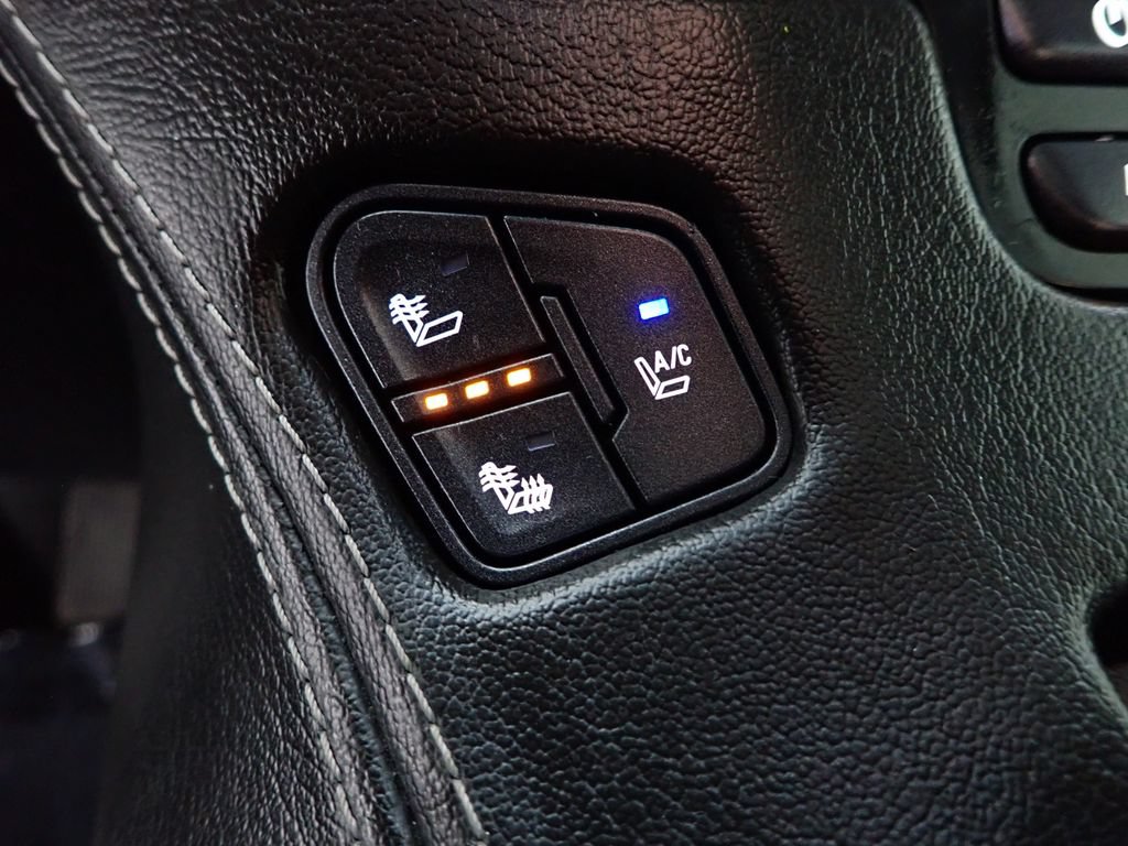 Used 2015 GMC Yukon SLT w/ Open Road Package AWD/4WD image 7