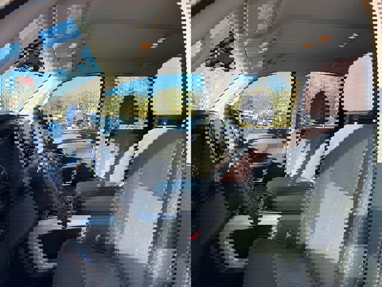 Used 2021 Nissan Titan SV w/ SV Convenience Package image 9