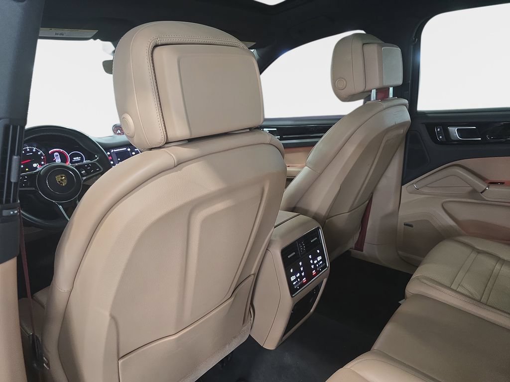 Used 2022 Porsche Cayenne AWD/4WD image 8