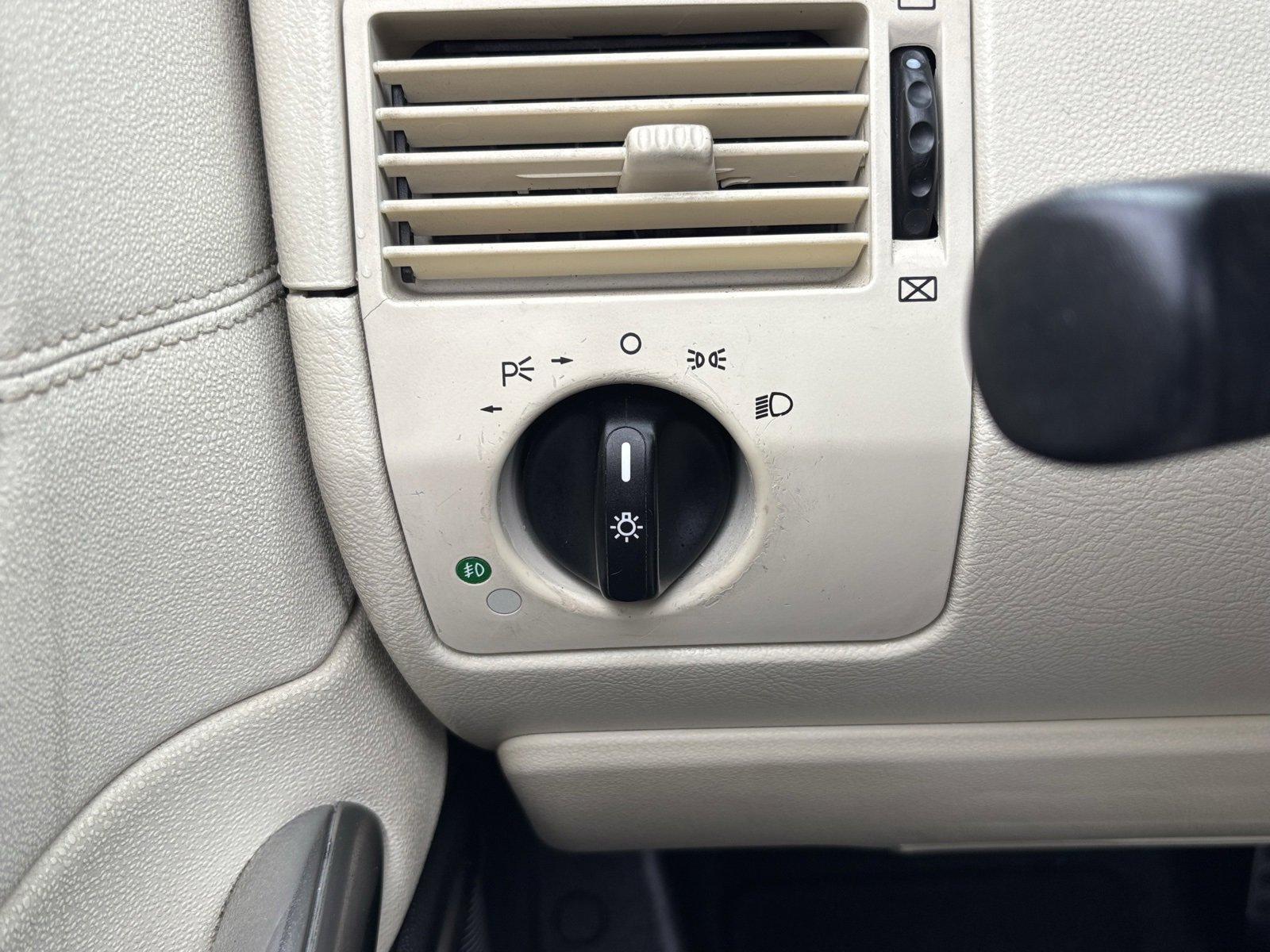 Used 2007 Chrysler Crossfire Limited image 21