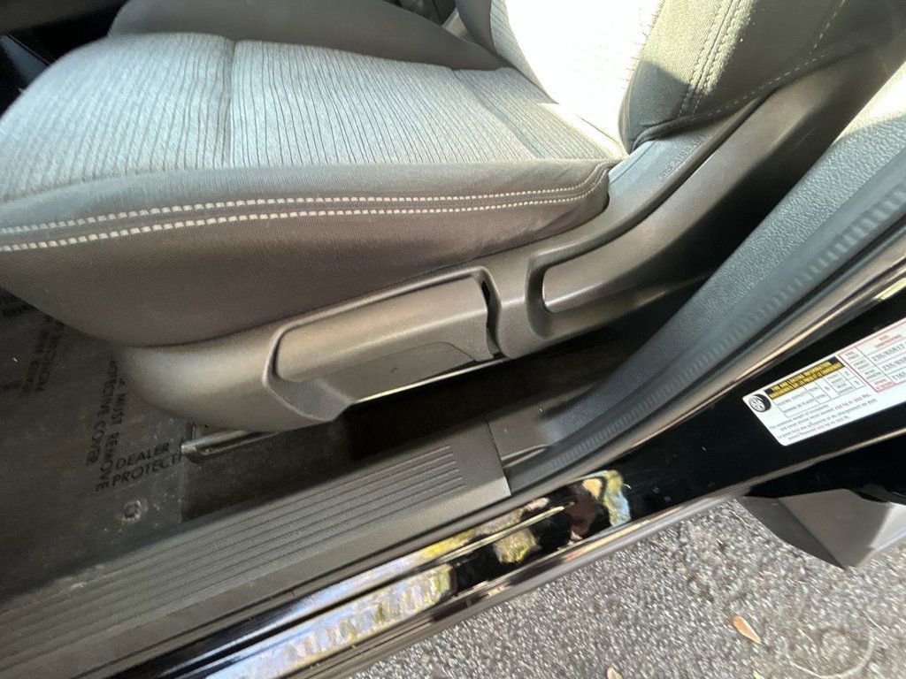 Used 2021 Nissan Rogue S AWD/4WD image 13