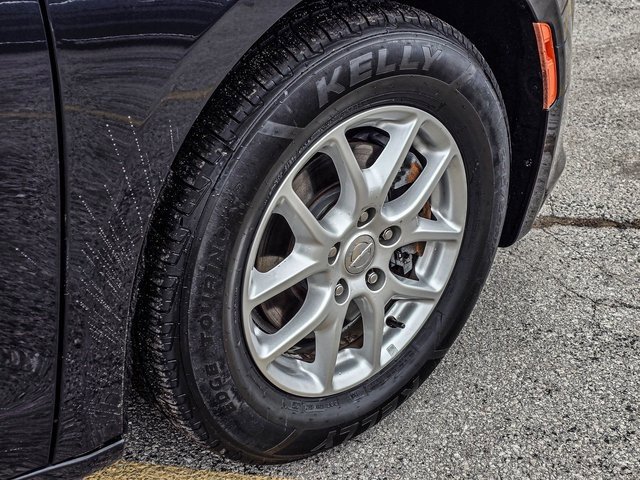 Used 2020 Chrysler Pacifica Touring-L image 11