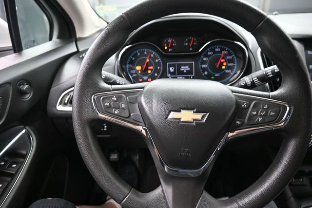 Used 2017 Chevrolet Cruze LT w/ Convenience Package FWD image 8