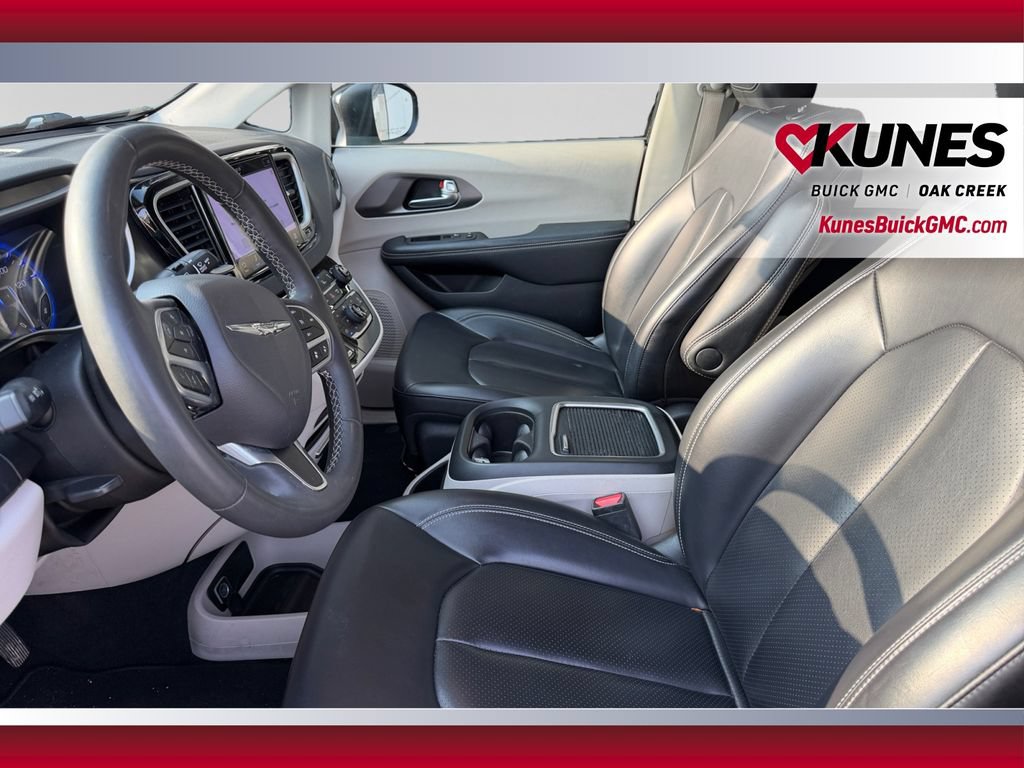Used 2023 Chrysler Pacifica Touring-L FWD image 21
