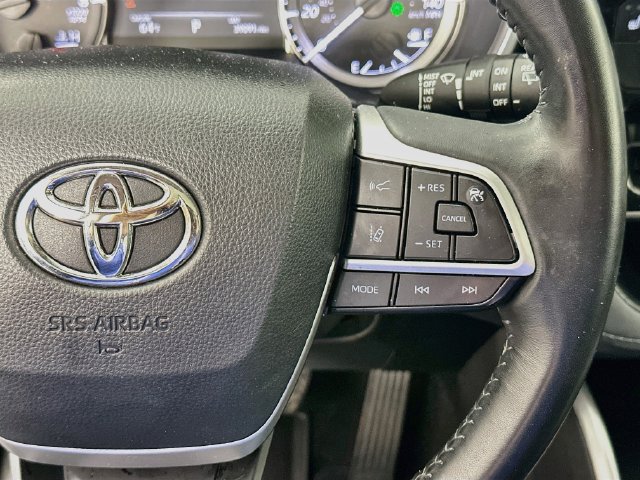 Used 2023 Toyota Highlander XLE AWD/4WD image 22