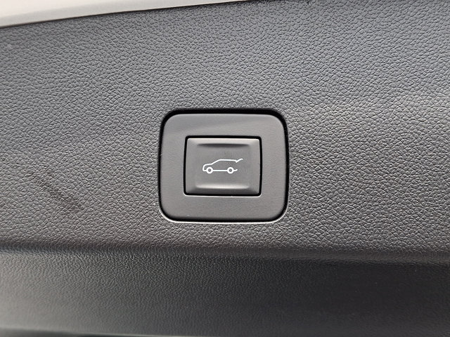 Used 2025 Buick Encore GX Avenir w/ Avenir Technology Package FWD image 29