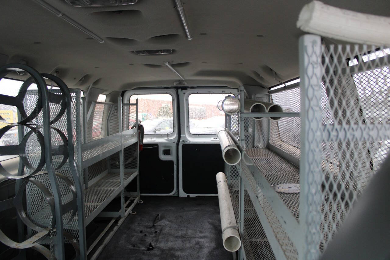 Used 2003 Ford E-350 and Econoline 350 XL RWD image 18