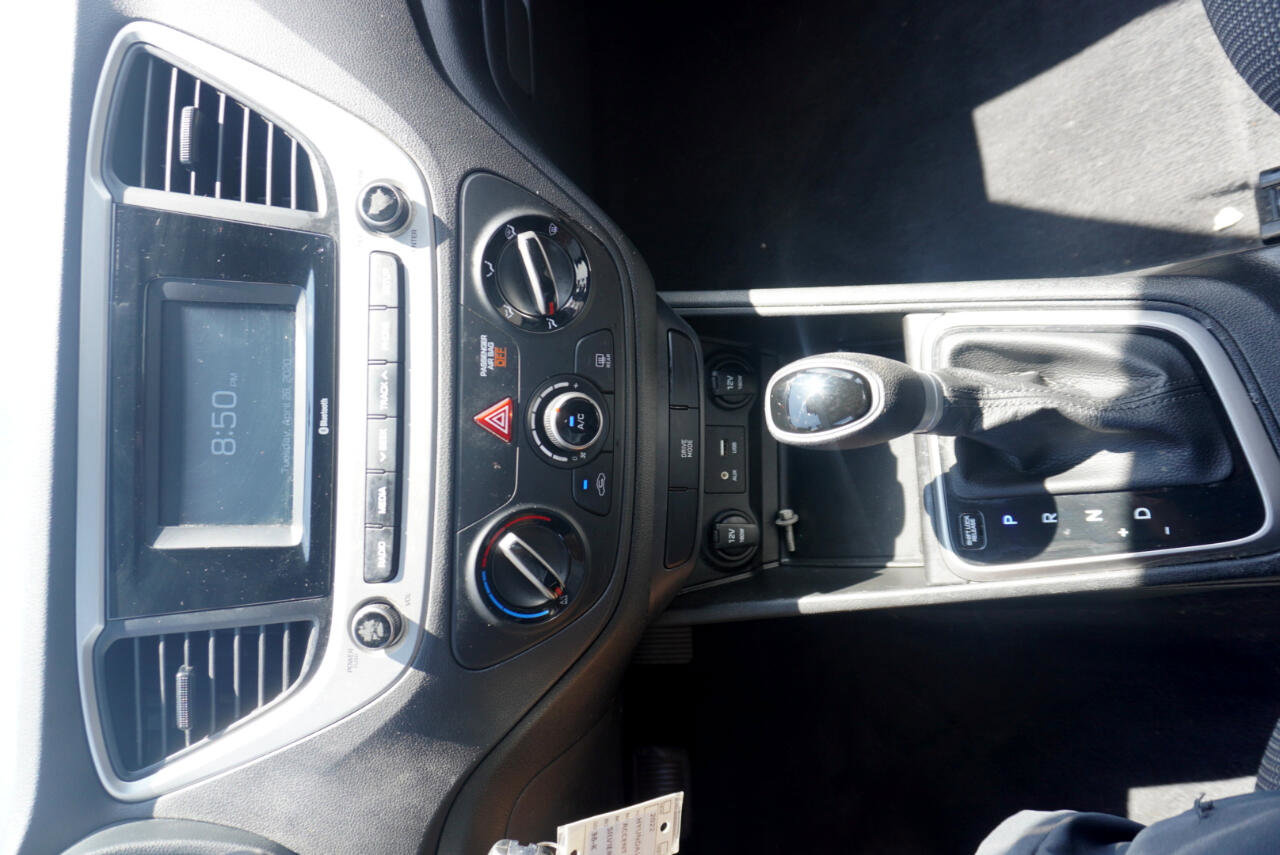 Used 2022 Hyundai Accent SE image 24