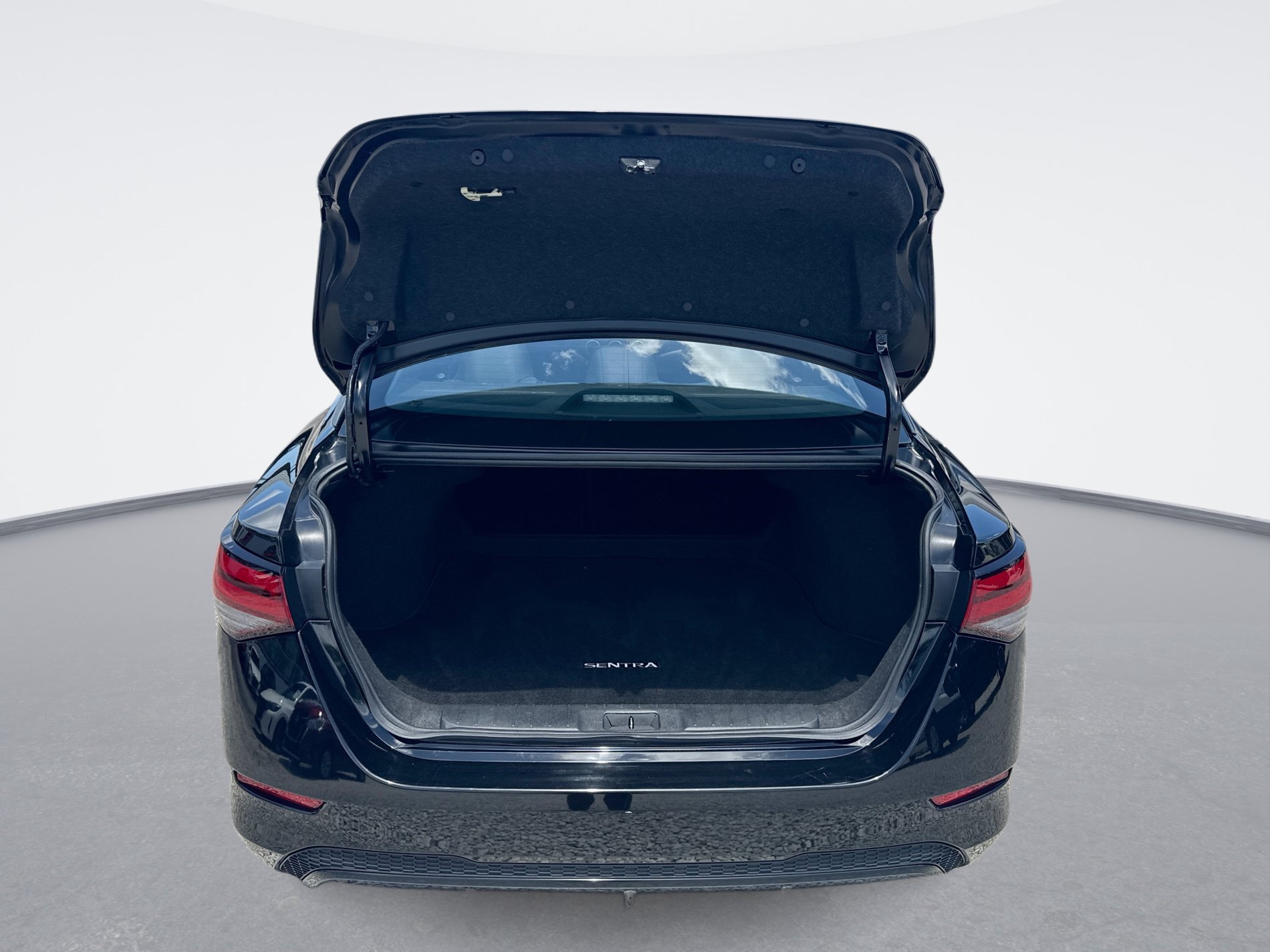 Used 2024 Nissan Sentra SV FWD image 14