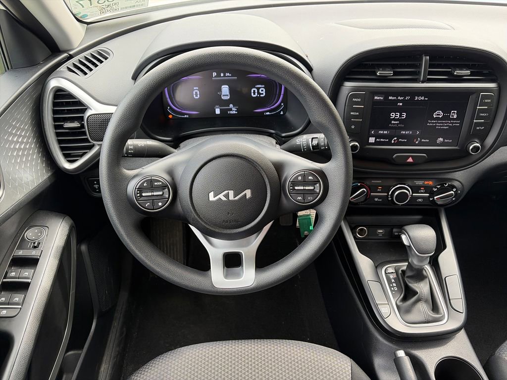 Used 2025 Kia Soul LX FWD image 11