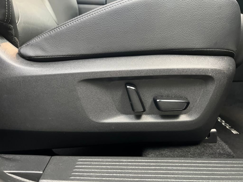 Used 2025 Nissan Rogue SL image 23