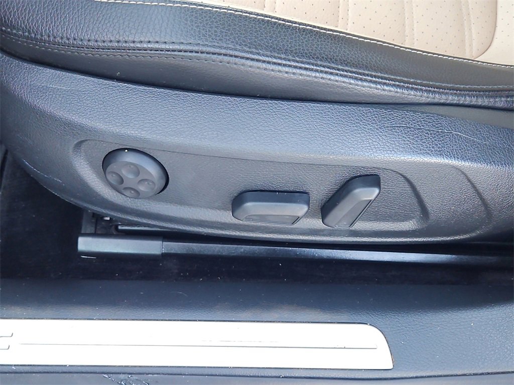 Used 2013 Volkswagen CC Sport image 18