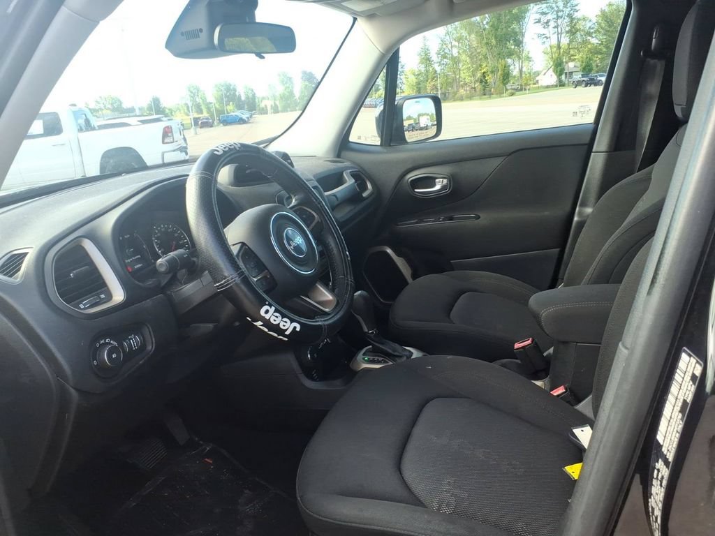 Used 2017 Jeep Renegade Latitude AWD/4WD image 12