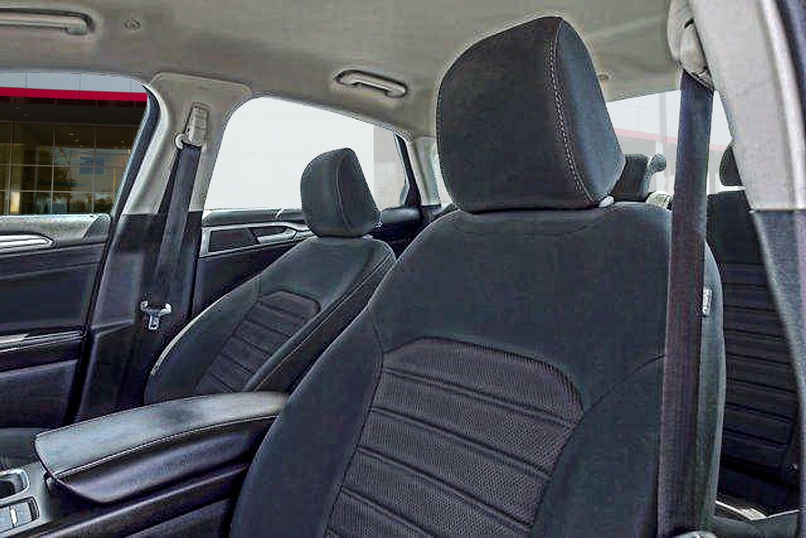 Used 2020 Ford Fusion SE FWD image 10