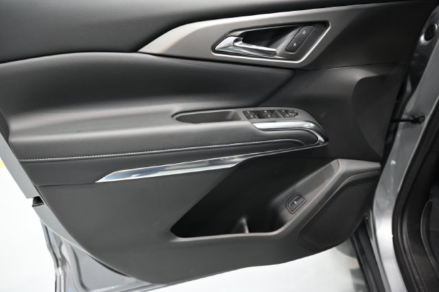 New 2027 Chevrolet Traverse LT w/ LPO, Floor Liner Package FWD image 28