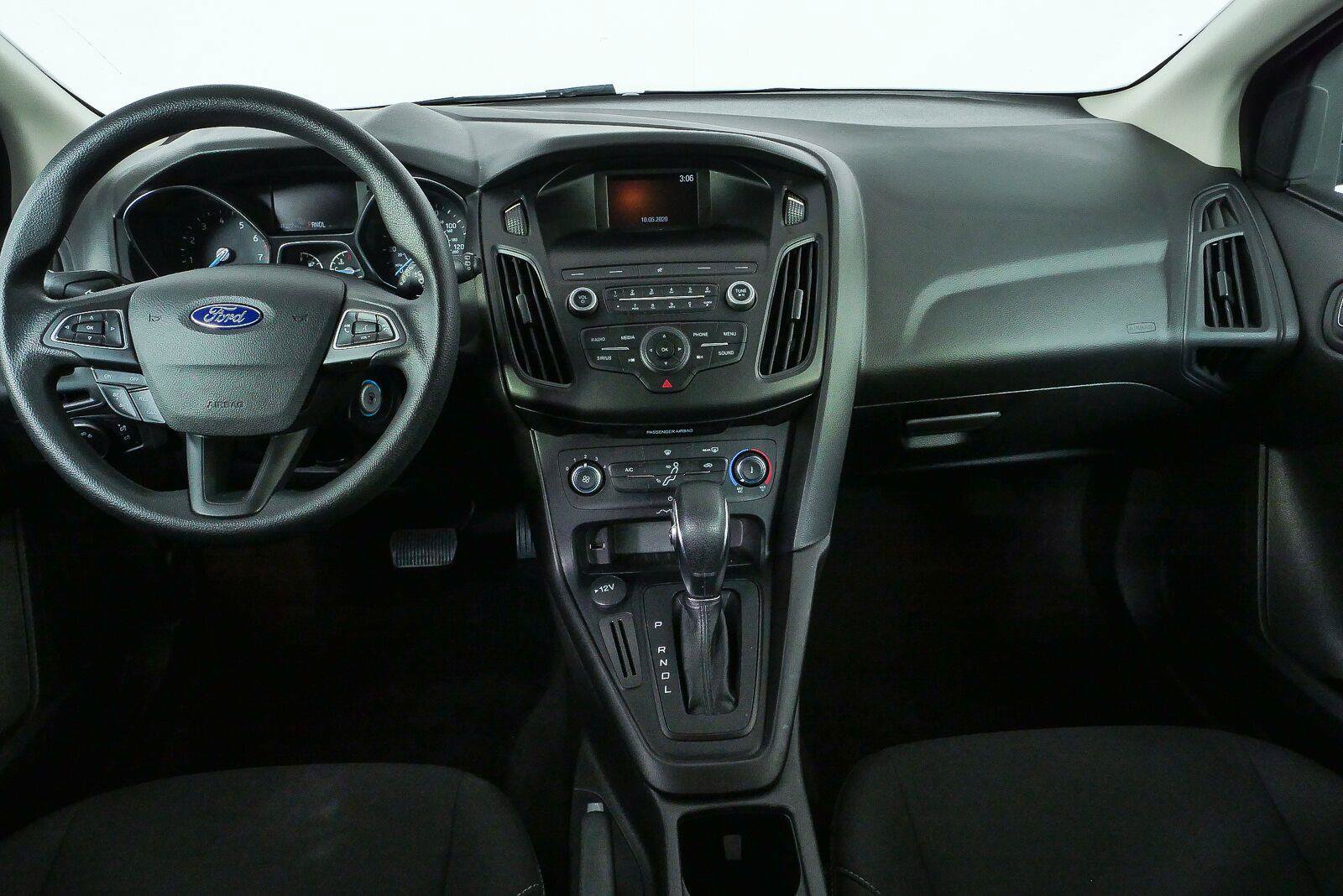 Used 2018 Ford Focus SE FWD image 16