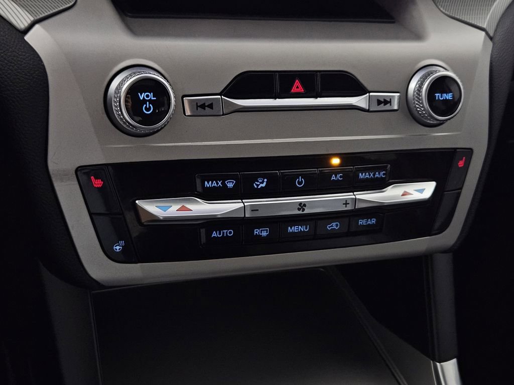 Used 2023 Ford Explorer XLT w/ Equipment Group 202A image 15