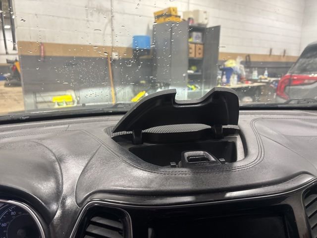 Used 2019 Jeep Cherokee Overland w/ Technology Group image 21